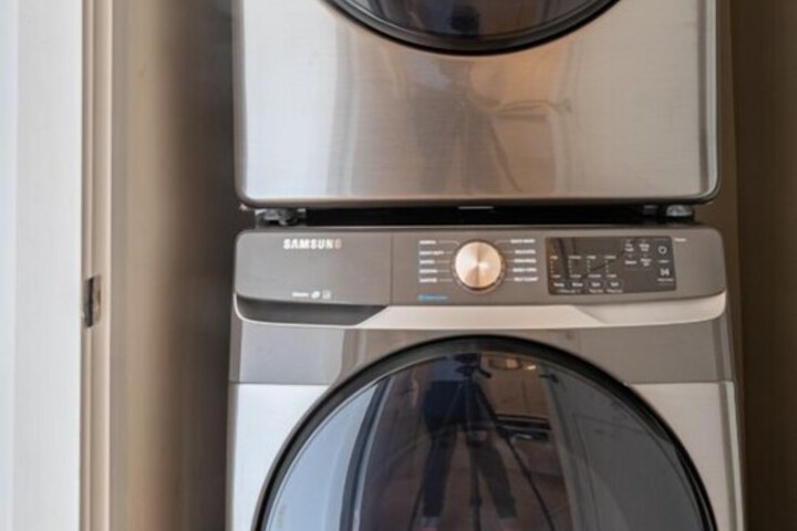 Laundry 20 of 33