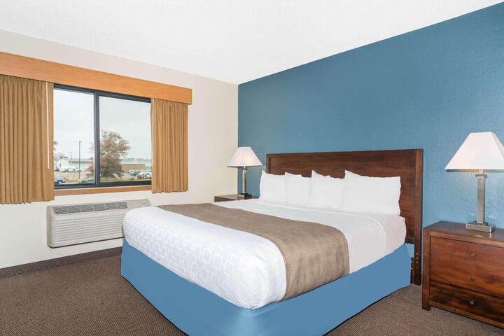 Double Accessible King Size Bed (2 of 2)