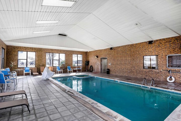 Pool Hotel