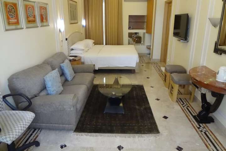 Room 6 of 24