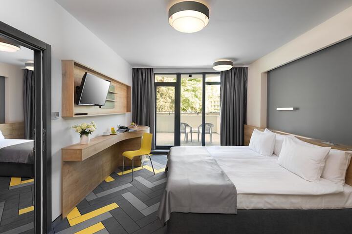 Room 2 of 38