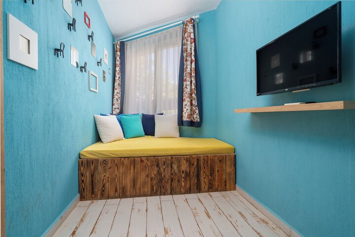 Room 6 of 48