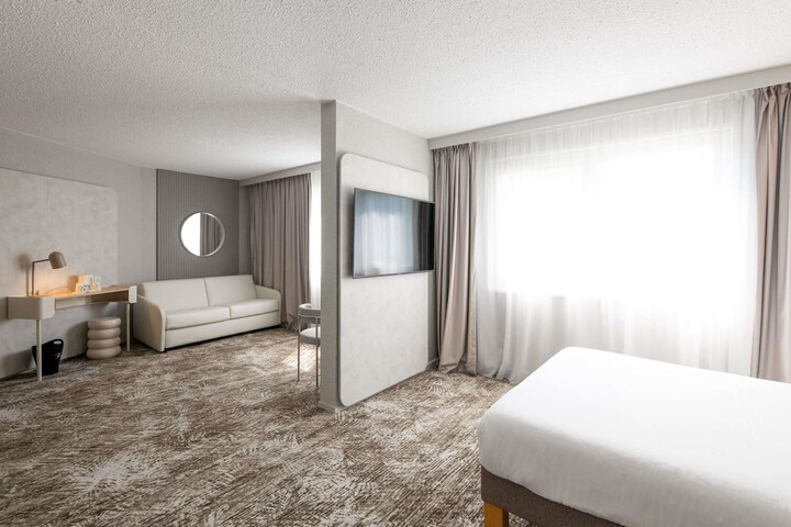 Room 11 of 103