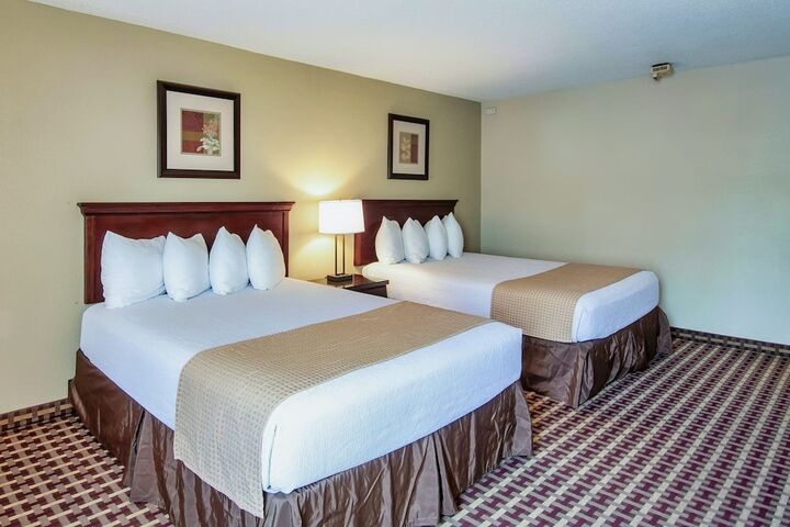 2 Queen Beds (8 of 8)
