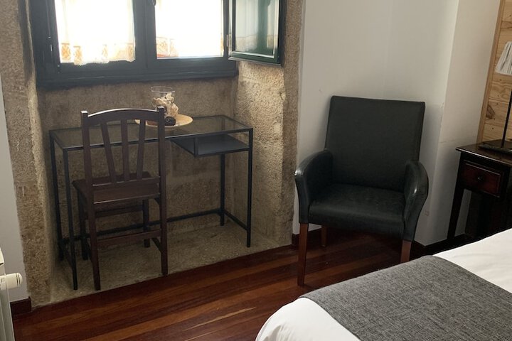 Room 5 of 16