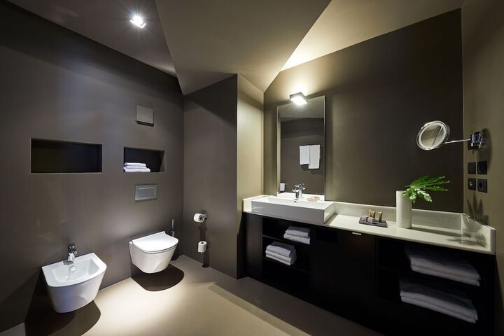 Room 42 of 74