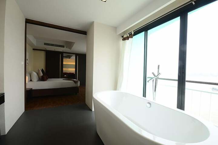 Room 35 of 61