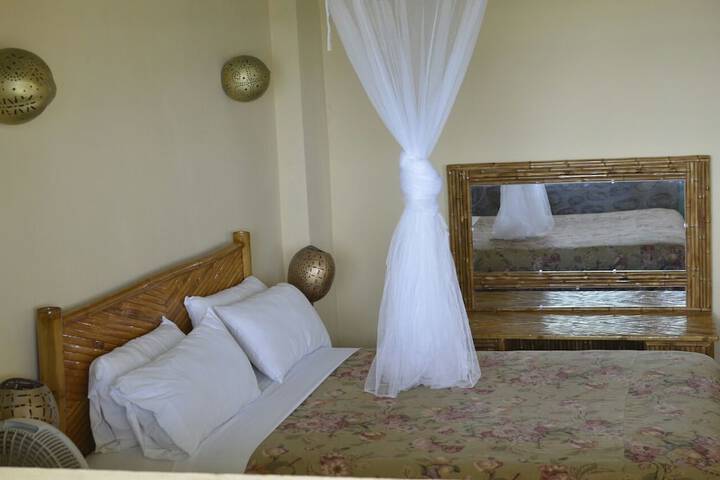 Room 8 of 16