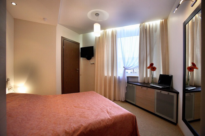Room 10 of 37