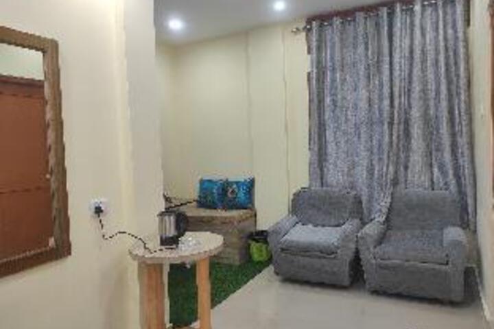 Room 4 of 11