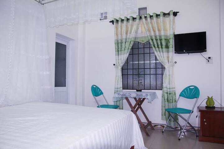 Room 6 of 38