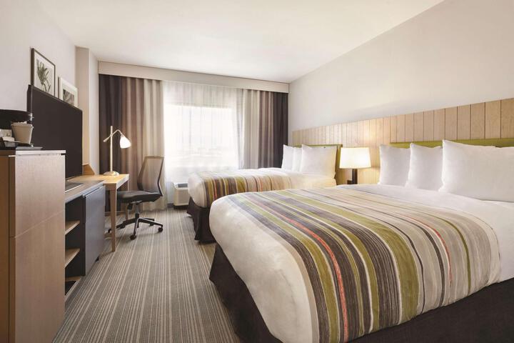 2 Queen Beds (3 of 7)