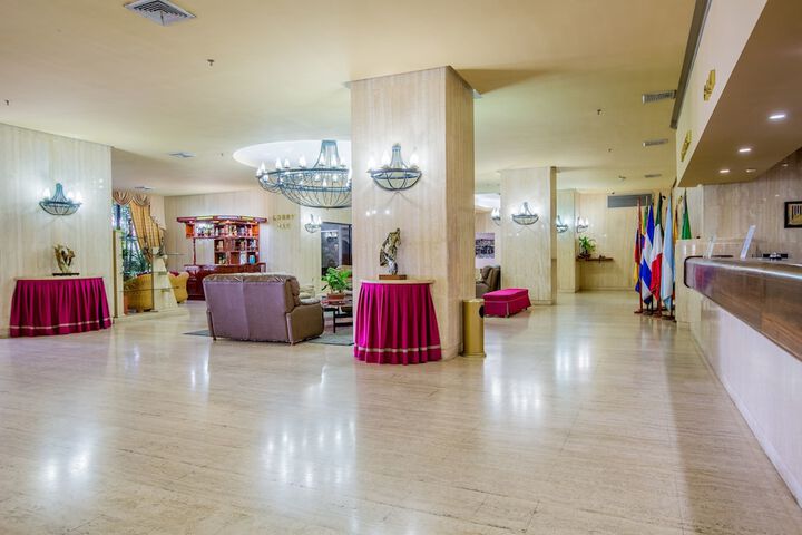 Entrance & Lobby