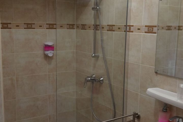 Room 10 of 12