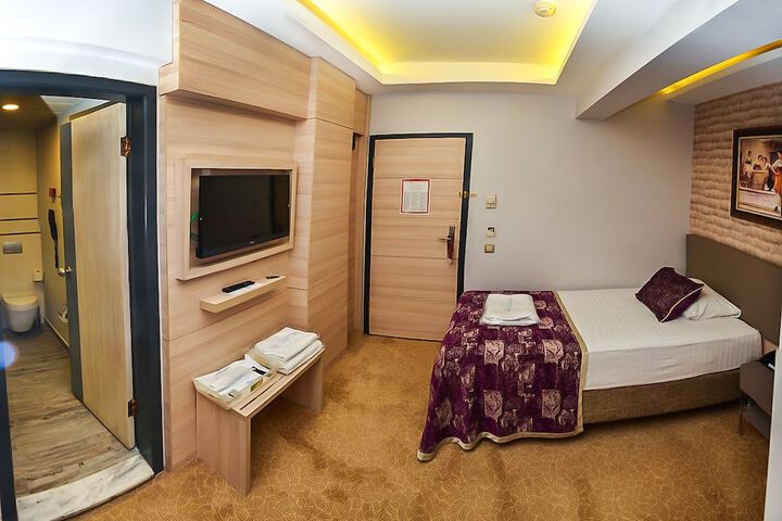 Room 13 of 31