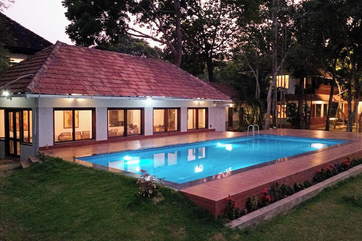Pool 15 of 21