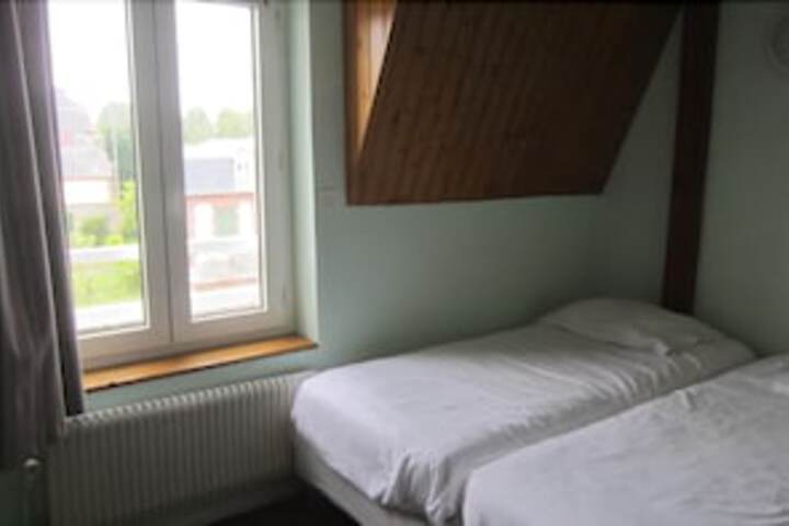 Room 4 of 8