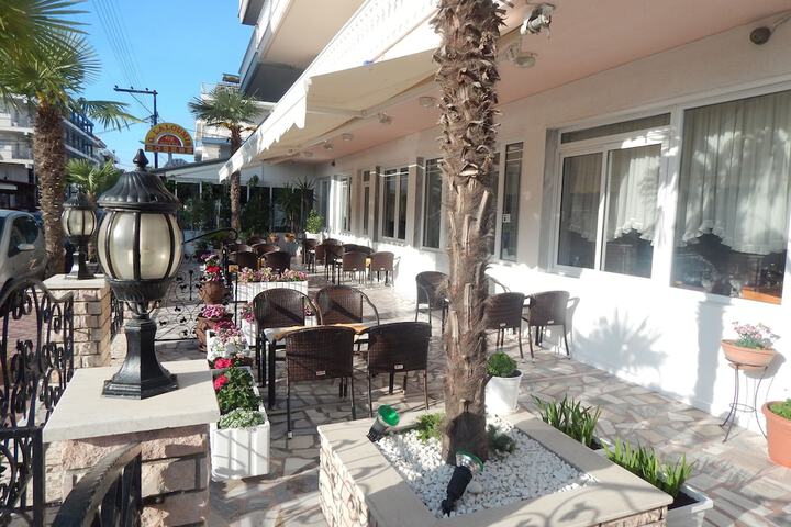 Hotel Exterior 60 of 65