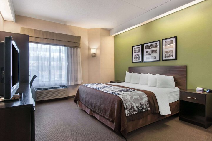 1 King Bed (1 of 7)