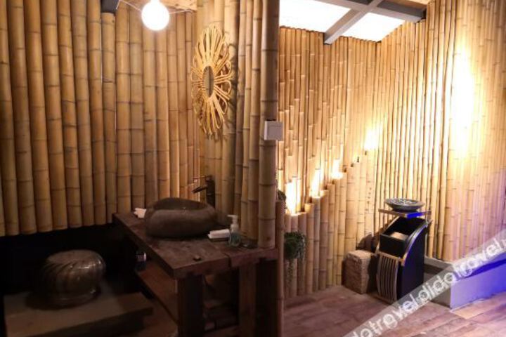 Hotel Interior 8 of 25