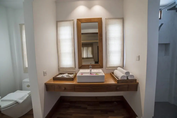 Room 2 of 13