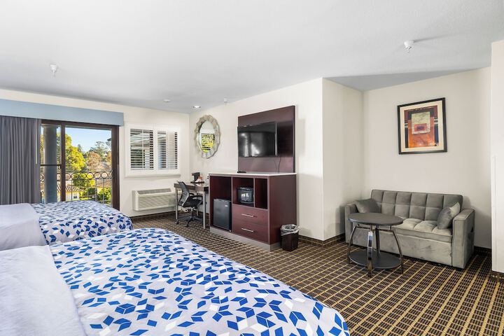 Room 27 of 75