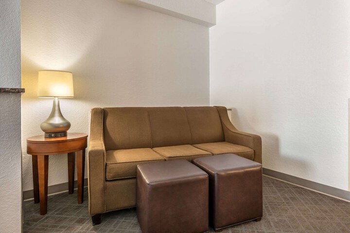 2 Queen Beds Suite (10 of 16)