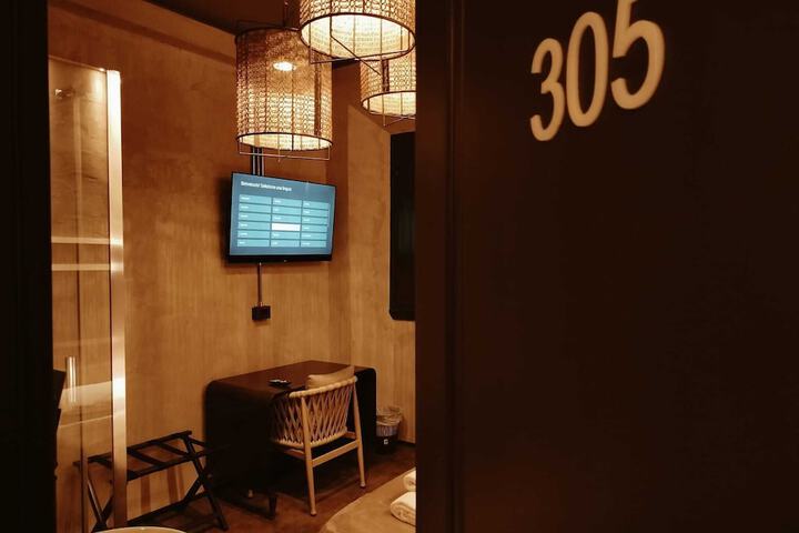 Room 21 of 132