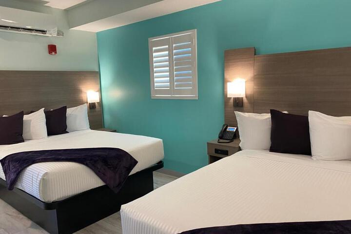 1 Queen Bed (8 of 10)