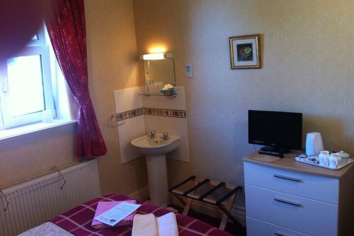 Room 8 of 25