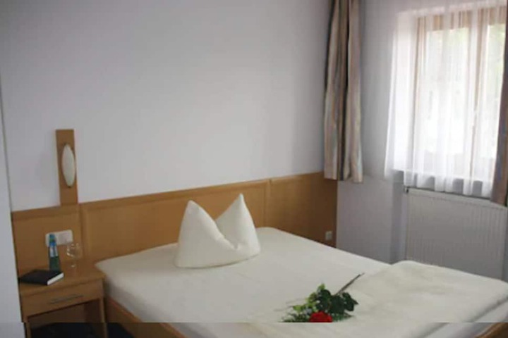 Room 10 of 30