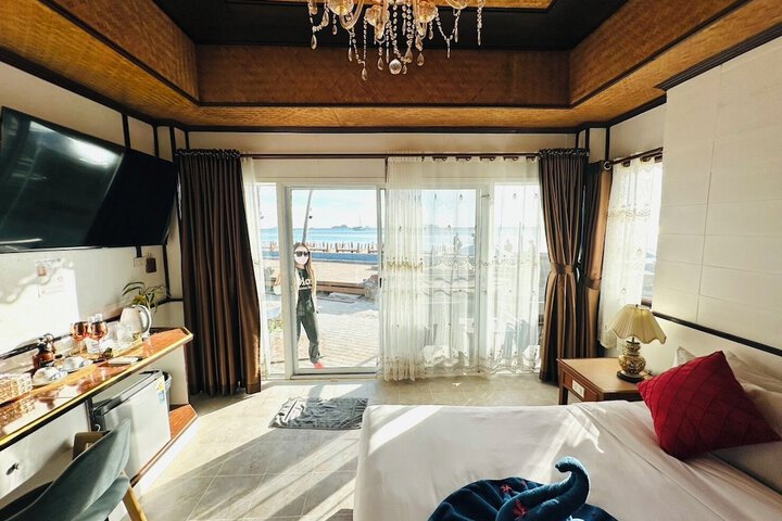 Room 28 of 82