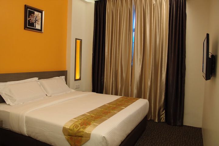 Room 8 of 34