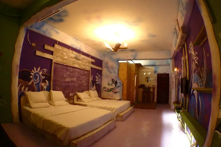Room 4 of 22