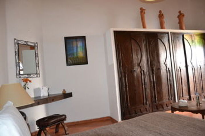 Room 8 of 12