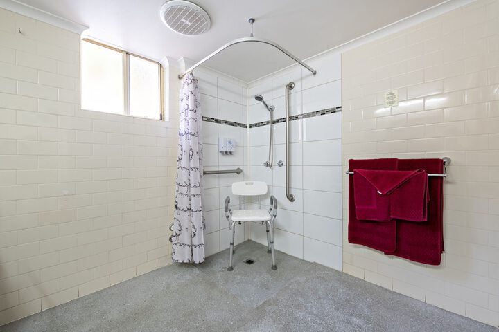 Room 32 of 46