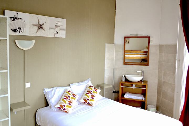 Room 12 of 32