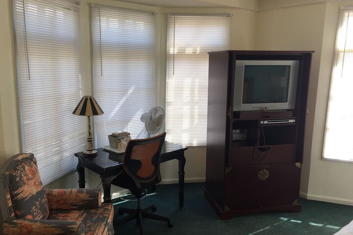 Room 3 of 16