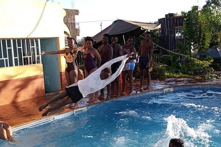 Pool 10 of 31