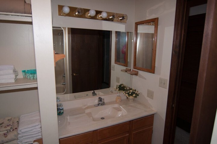 Room 4 of 6