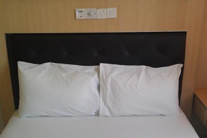 Room 15 of 32