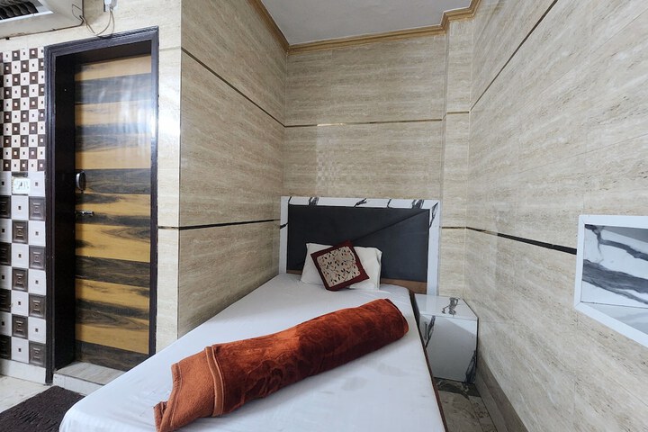 Room 6 of 22