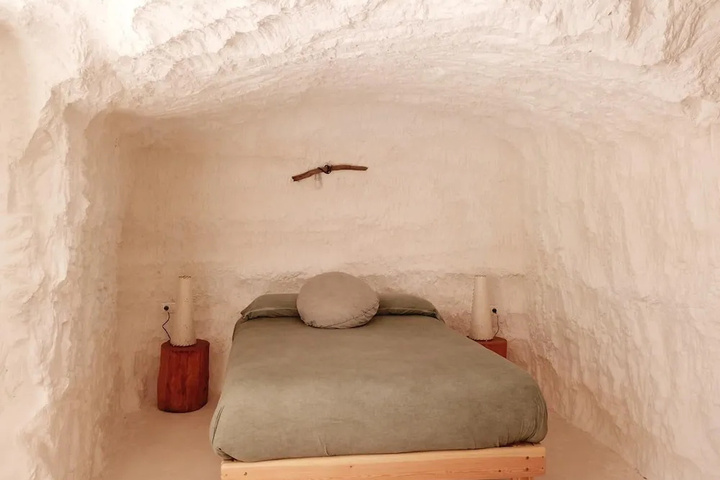 Room 4 of 26
