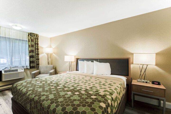 1 King Bed (3 of 8)