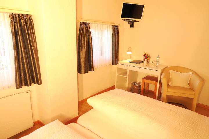 Room 18 of 37