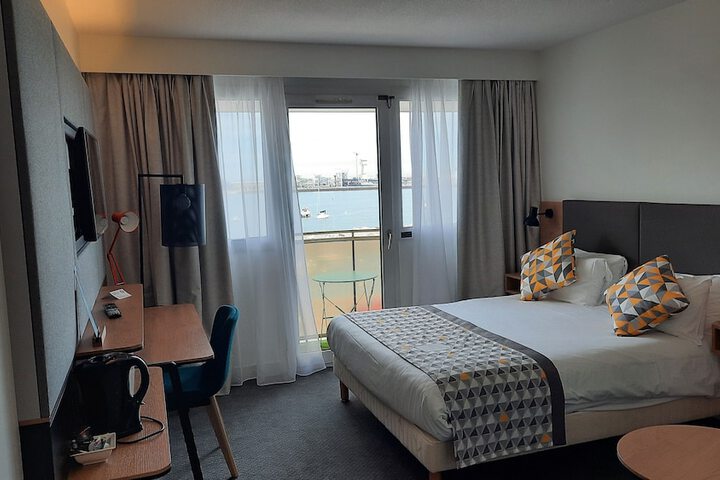Room 12 of 62