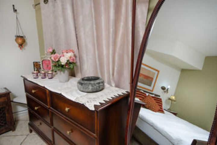 Room 12 of 26