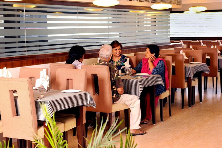 Dining 19 of 33