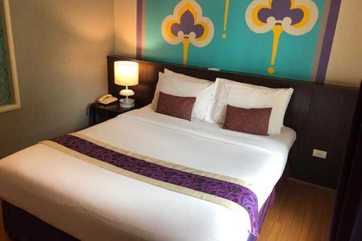 Room 27 of 61
