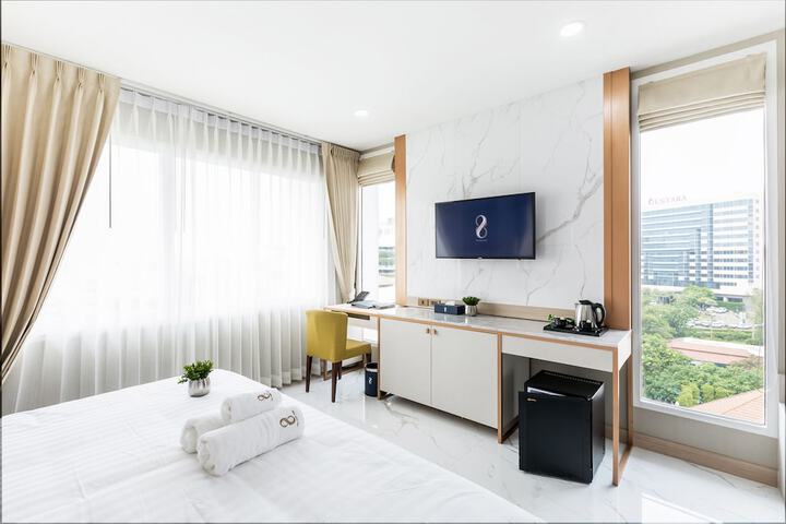 Room 11 of 32